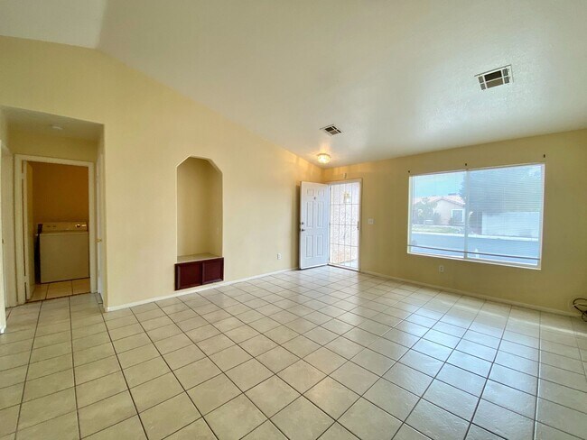 Building Photo - Charming single-story home