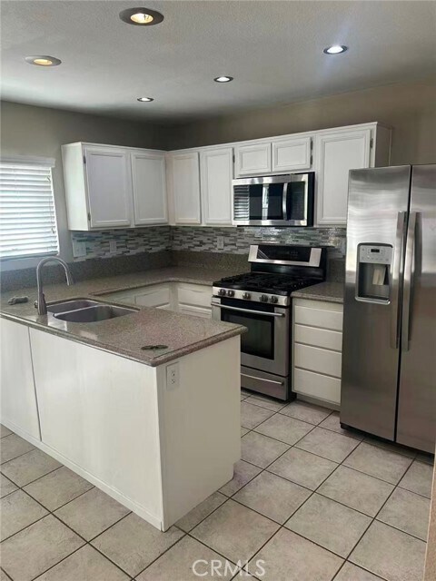 Building Photo - 15865 Flamingo Dr