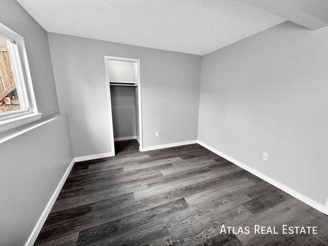 Building Photo - 1825 Zebulon Dr