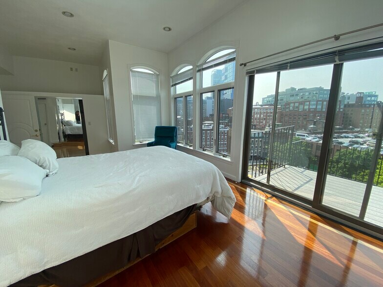 Building Photo - 21 Snow Hill St