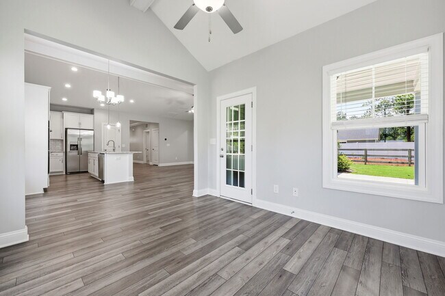 Building Photo - 511 Pondpine Ln