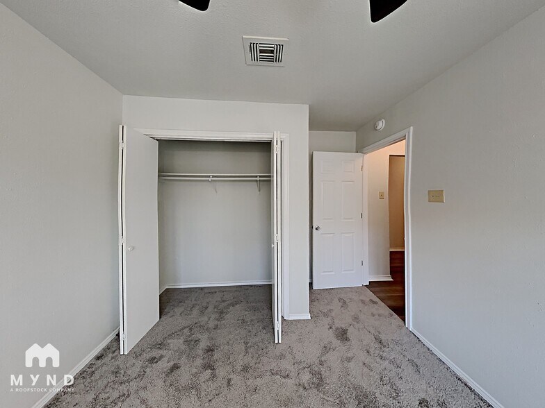 Building Photo - 220 Bonavista Way