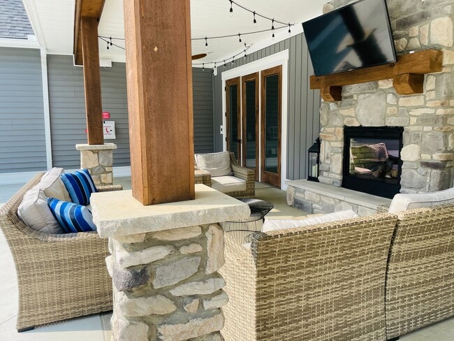 Building Photo - Heron | 3 Bed 2.5 Bath | Garage | 1800 sf ...
