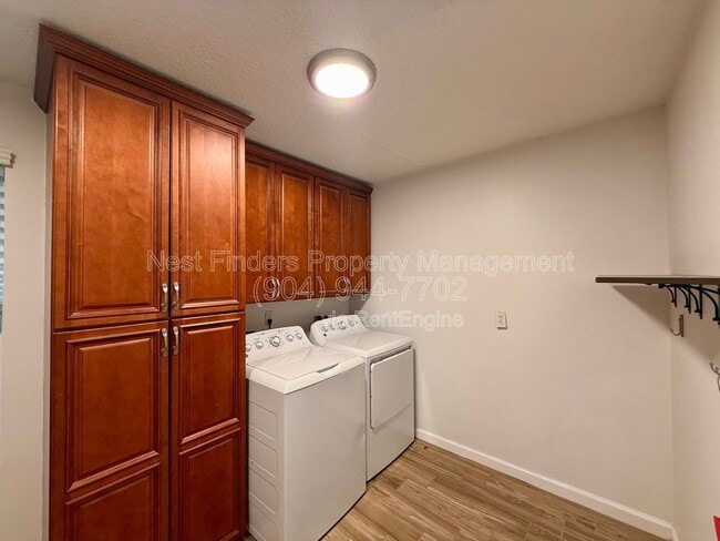 Building Photo - 7007 Holiday Hill Ct