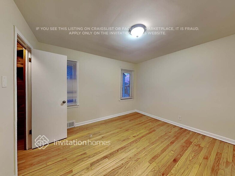 Building Photo - 9024 S Albany Ave