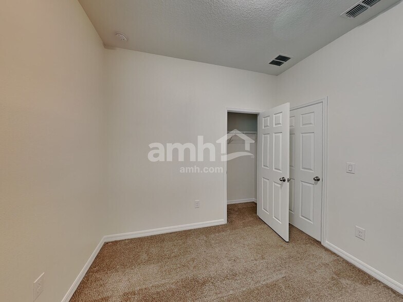 Building Photo - 6117 Voyagers Pl