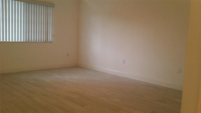 Building Photo - 5031 Wiles Rd