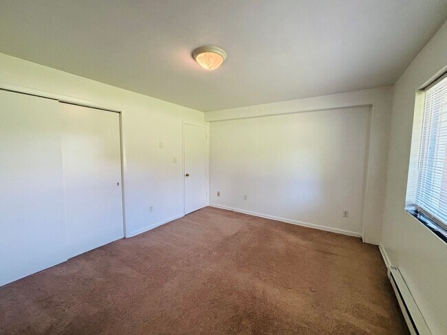 Building Photo - 1 Bedroom, 1 Bath Apartment