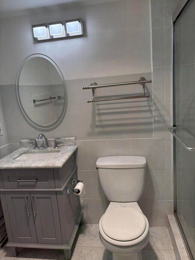 Building Photo - 348 Windsor O