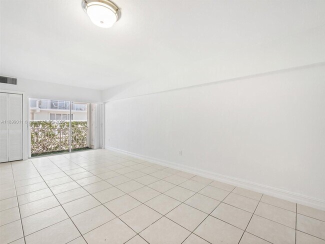 Building Photo - 290 Sunrise Dr