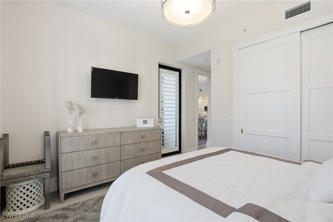 Building Photo - 1030 3rd Ave S