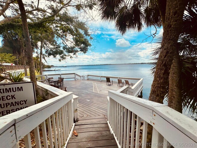Building Photo - 225 S Tropical Trail