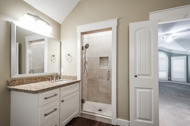 Building Photo - 2506 S Strathford Ln