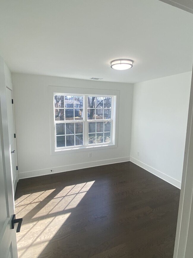 Building Photo - 2409 Alameda St