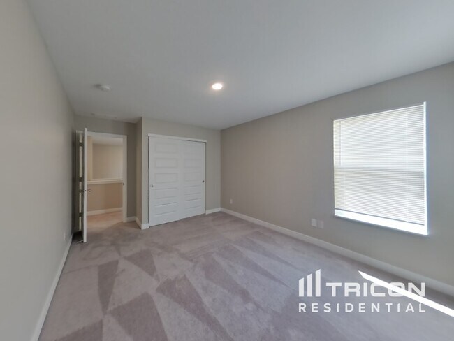 Building Photo - 2224 S Carlota Dr