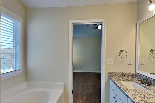 Building Photo - 3165 Bellestone Ct