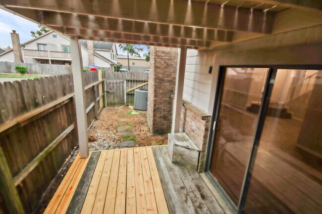 Building Photo - 7812 Theissetta Dr