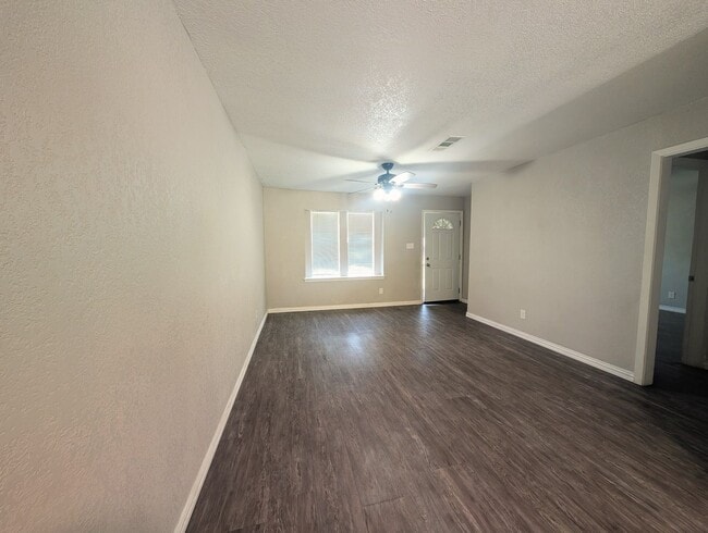 Building Photo - 2400 Brookridge Dr