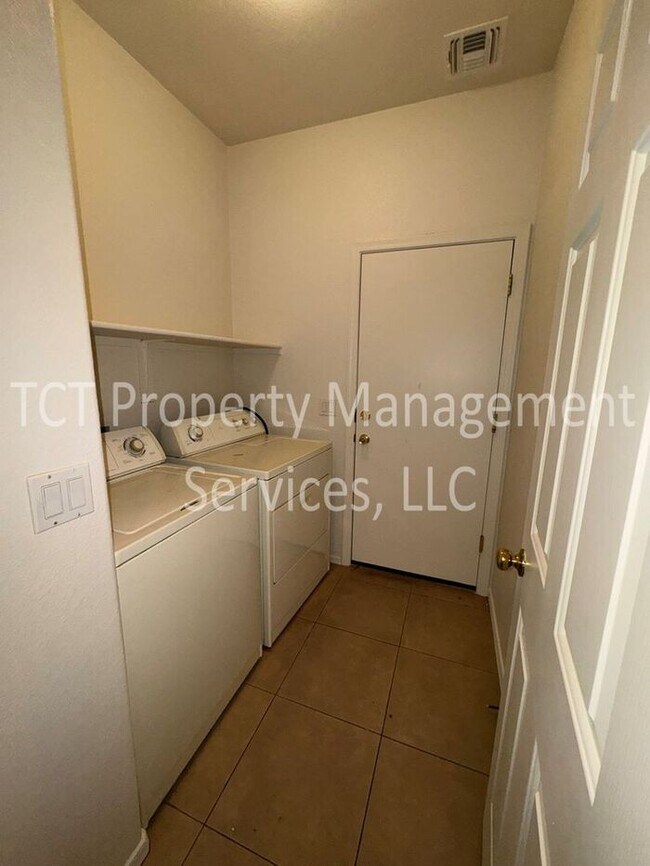 Building Photo - Desirable Location in Wigwam Creek South