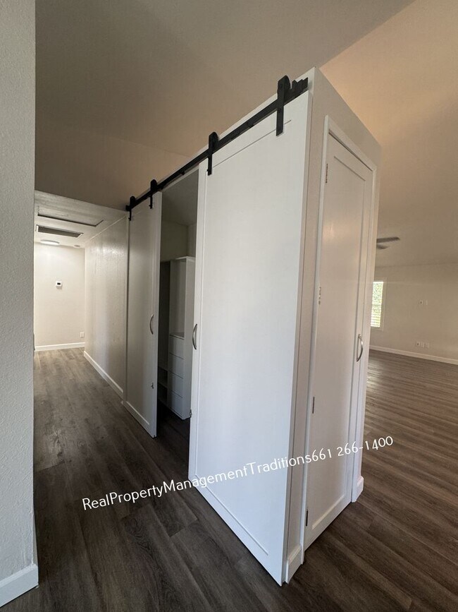 Building Photo - Elegant  4 Bed 2 Bath Home