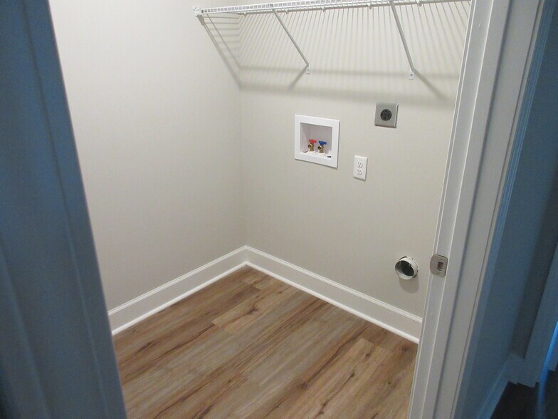 Laundry room - 1503 S Bailey St