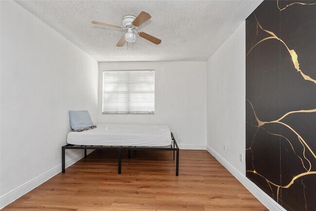 Building Photo - 1237 SW 46th Ave
