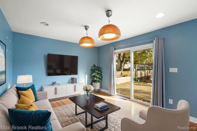 Building Photo - 3602 Elmhurst Ave