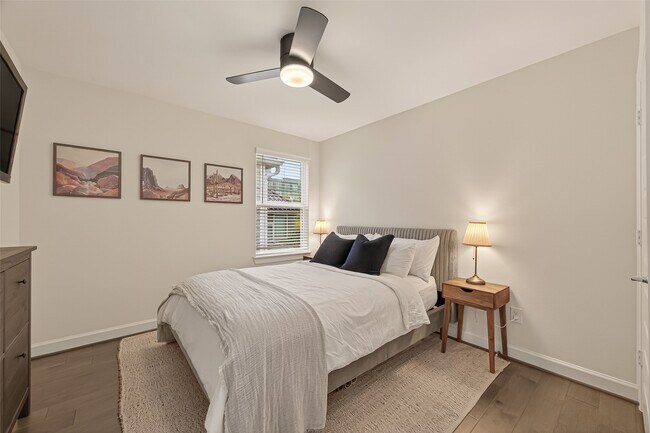 Building Photo - 1027 Gross St