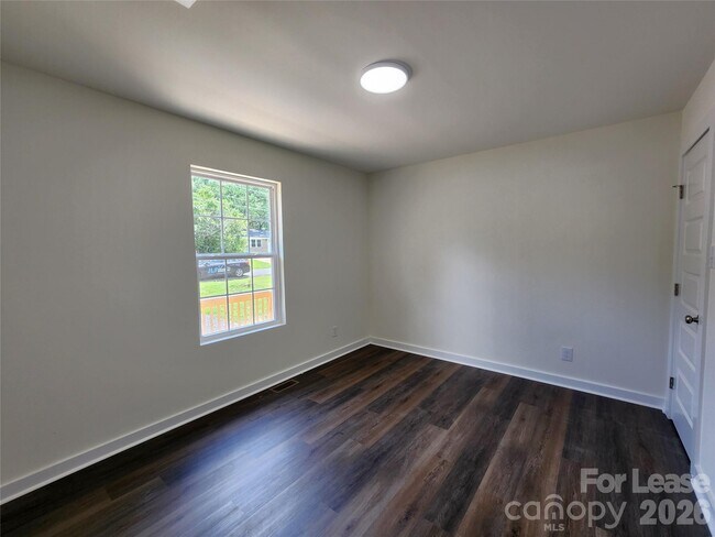 Building Photo - 431 Eastover Ave