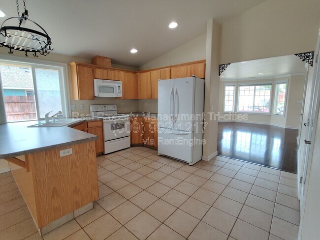 Building Photo - 7912 Redonda Dr