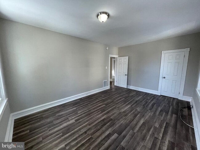 Building Photo - 10 Clifton Ave