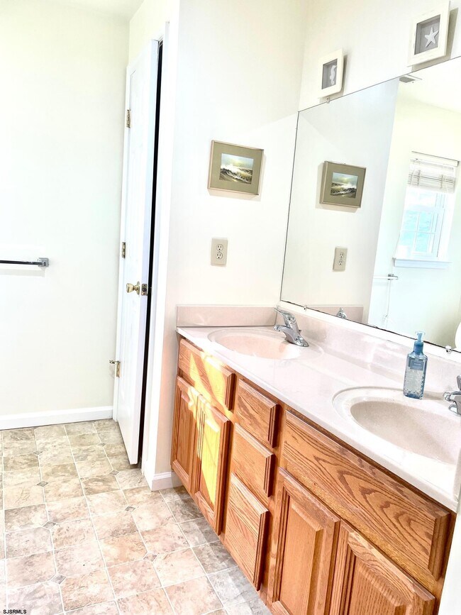 Building Photo - 12 S Washington Ave