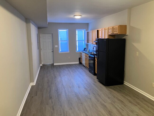 Building Photo - Spacious 3 Bedroom Home Near Johns Hopkins