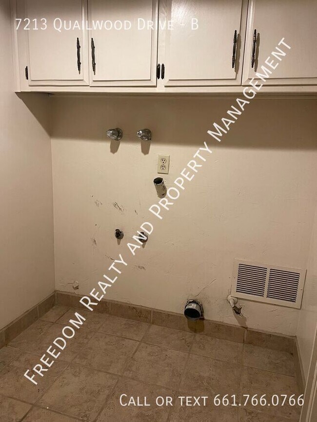 Building Photo - 7213 Quailwood Dr