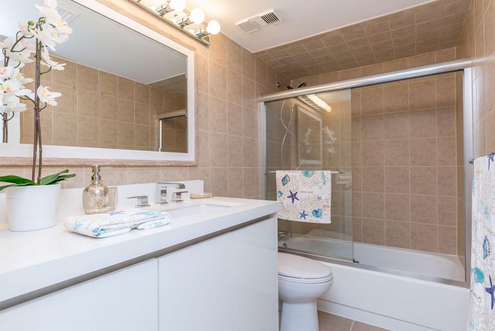 Building Photo - 2455 Lindell Blvd