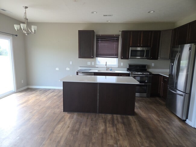 Building Photo - 6011 Aspen Meadow Dr