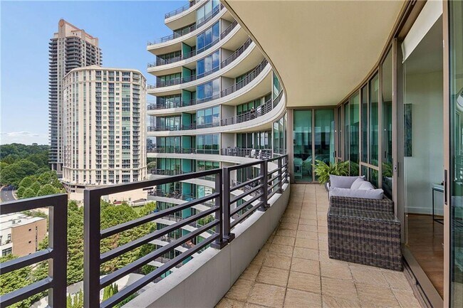 Building Photo - 700 Park Regency Pl NE