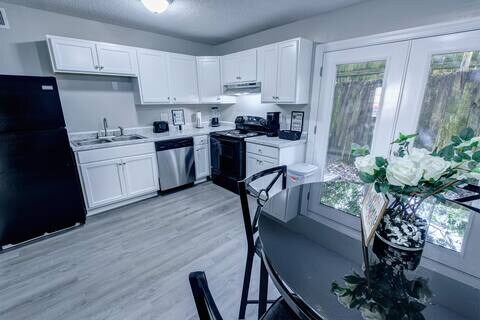 Building Photo - 18 S Catherine St