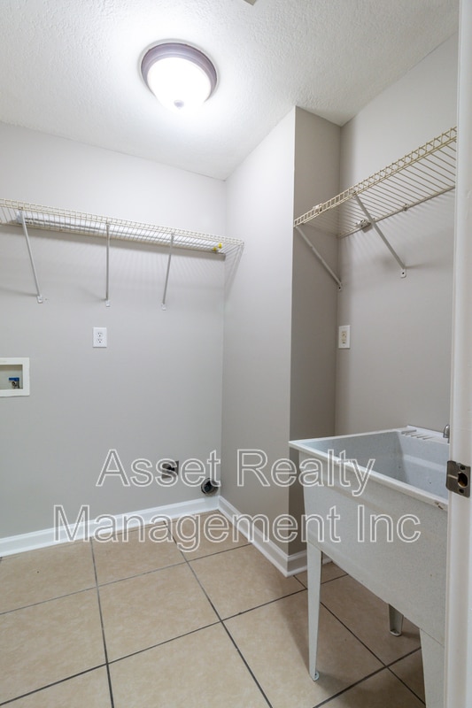 Building Photo - 4622 Ventura Dr