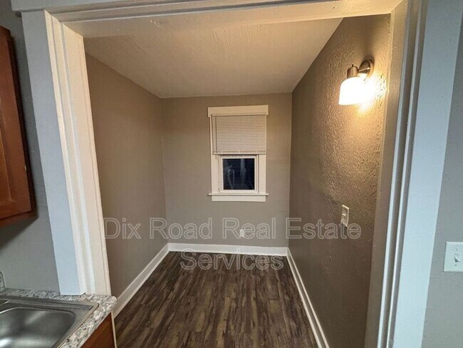 Building Photo - 1025 Richmond Ave