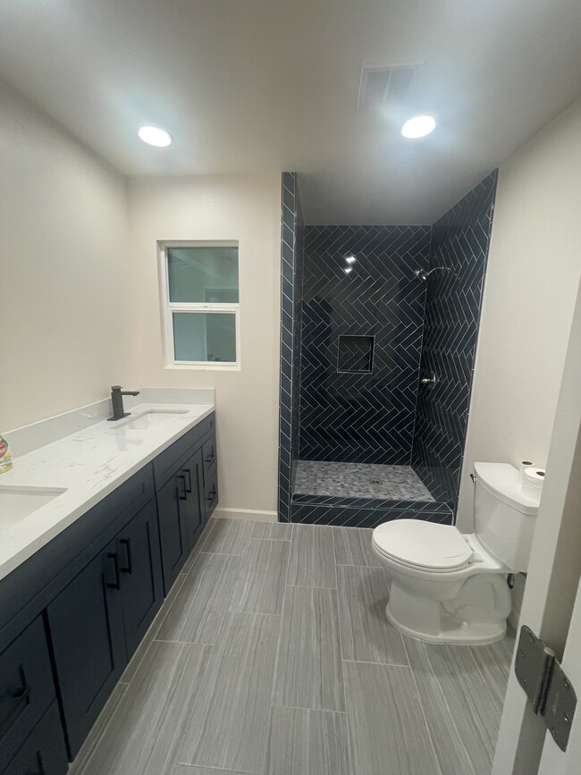 Building Photo - 1044 E Michelle St