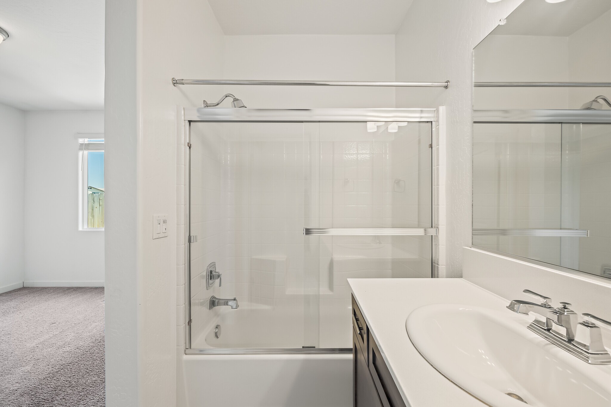 Building Photo - 821 Amanecer Ave