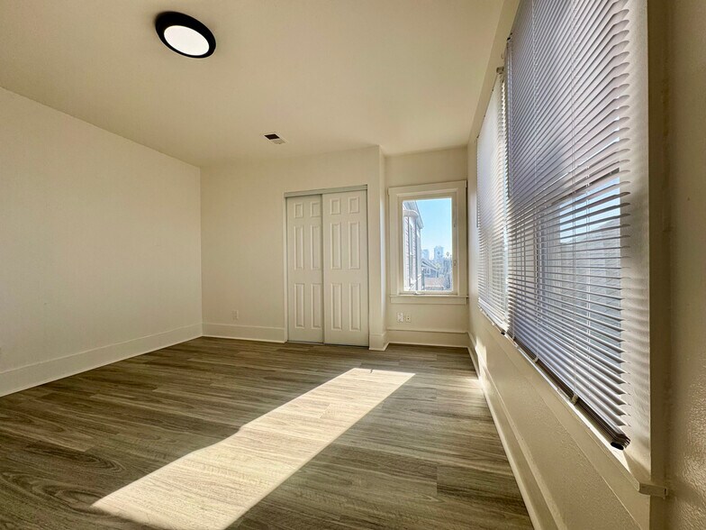 Building Photo - 695 30th St