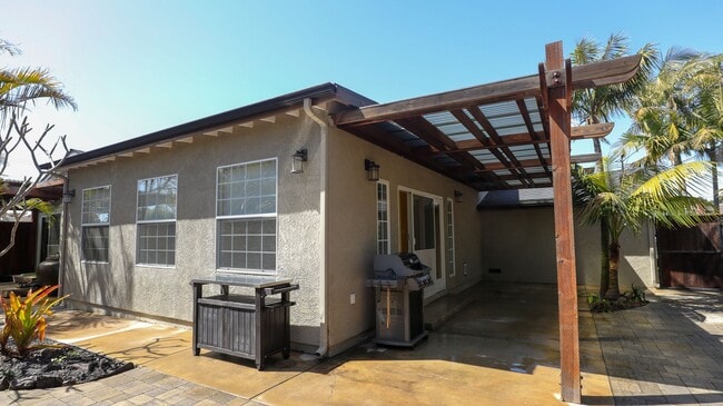 Building Photo - Beautifully Remodeled 3 Bed, 2 Bath Home i...