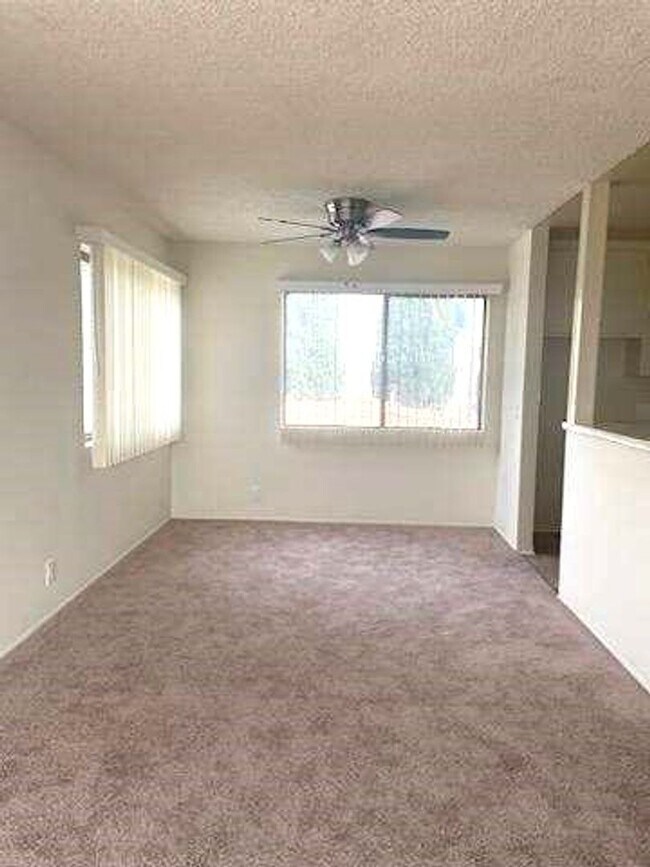 Building Photo - Memorial Apartments- Spacious  Clean 2 Bed...