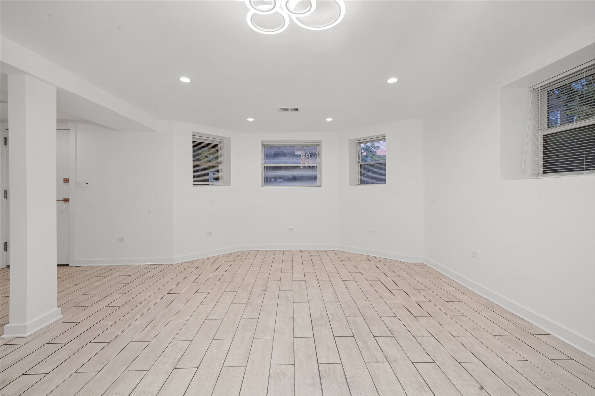 Building Photo - 2203 W Giddings St