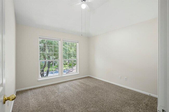 Building Photo - 6921 Auckland Dr