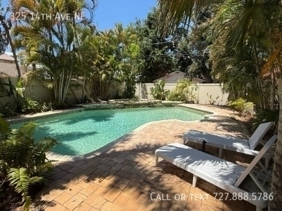 Building Photo - 325 14th Ave NE