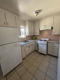 Building Photo - GIL560