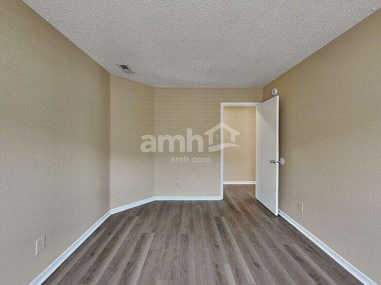 Building Photo - 12670 Justice Crossing